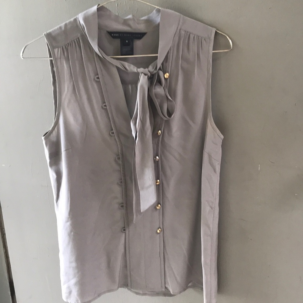 Sleeveless silk gray pull over  blouse.
